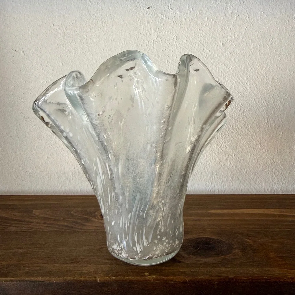 Gruppo T1 Italy Hand Blown Glass Handkerchief Vase White Speckled Ruffle